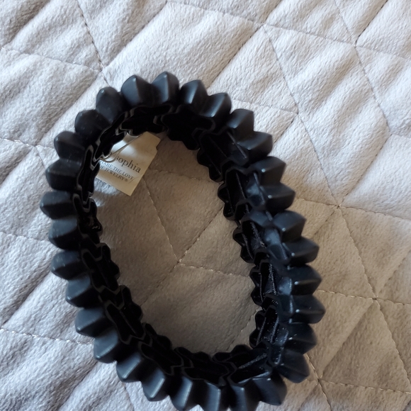 NWT Lia Sophia Bracelet Black and Crystal - Picture 2 of 6